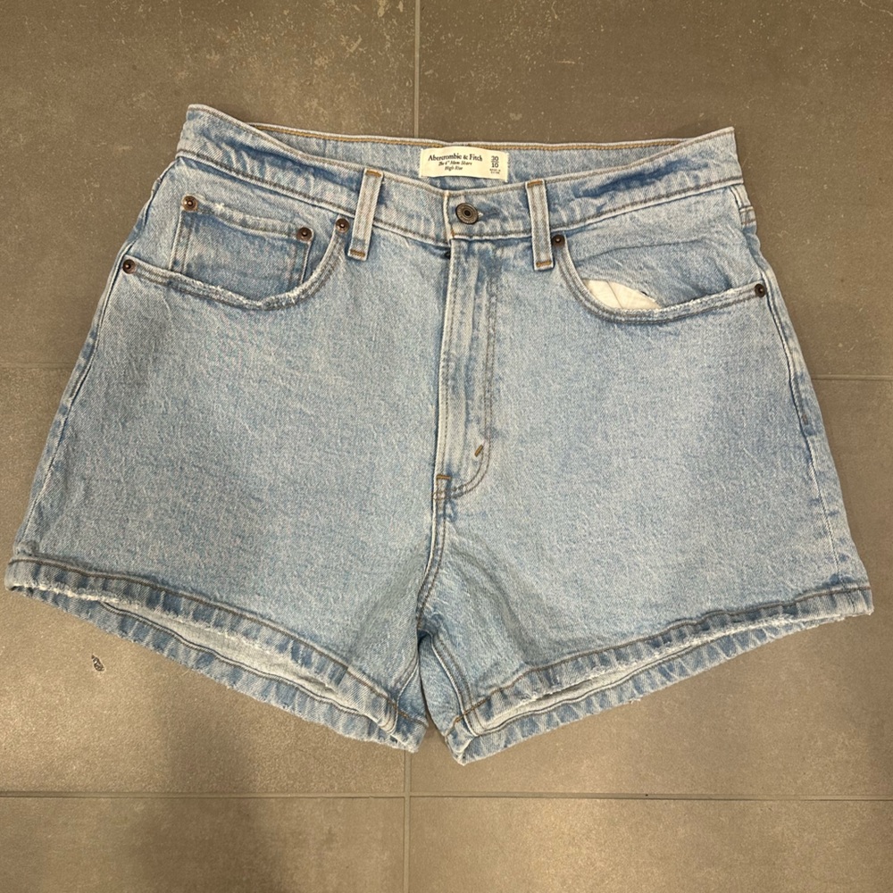 Abercrombie & Fitch Curve Love High Rise Mom Shorts 4” Size 30/10